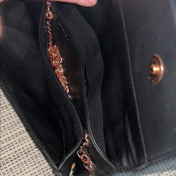 New Look Elegant Black Clutch with Gold Chain - Picture 6 of 7